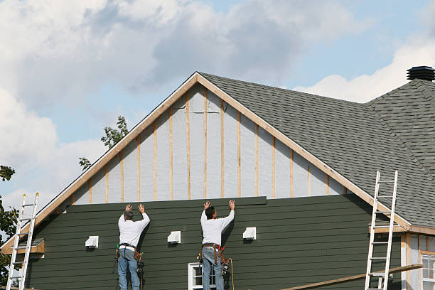 Professional Siding Installation technician working in Salem, NJ